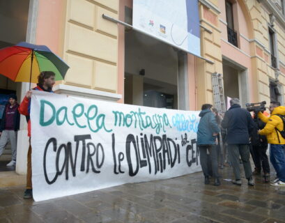 Venezia, gli ambientalisti protestano contro la pista di Cortina