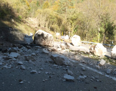 Causa maltempo, una una frana a Folgaria blocca la strada verso il Veneto